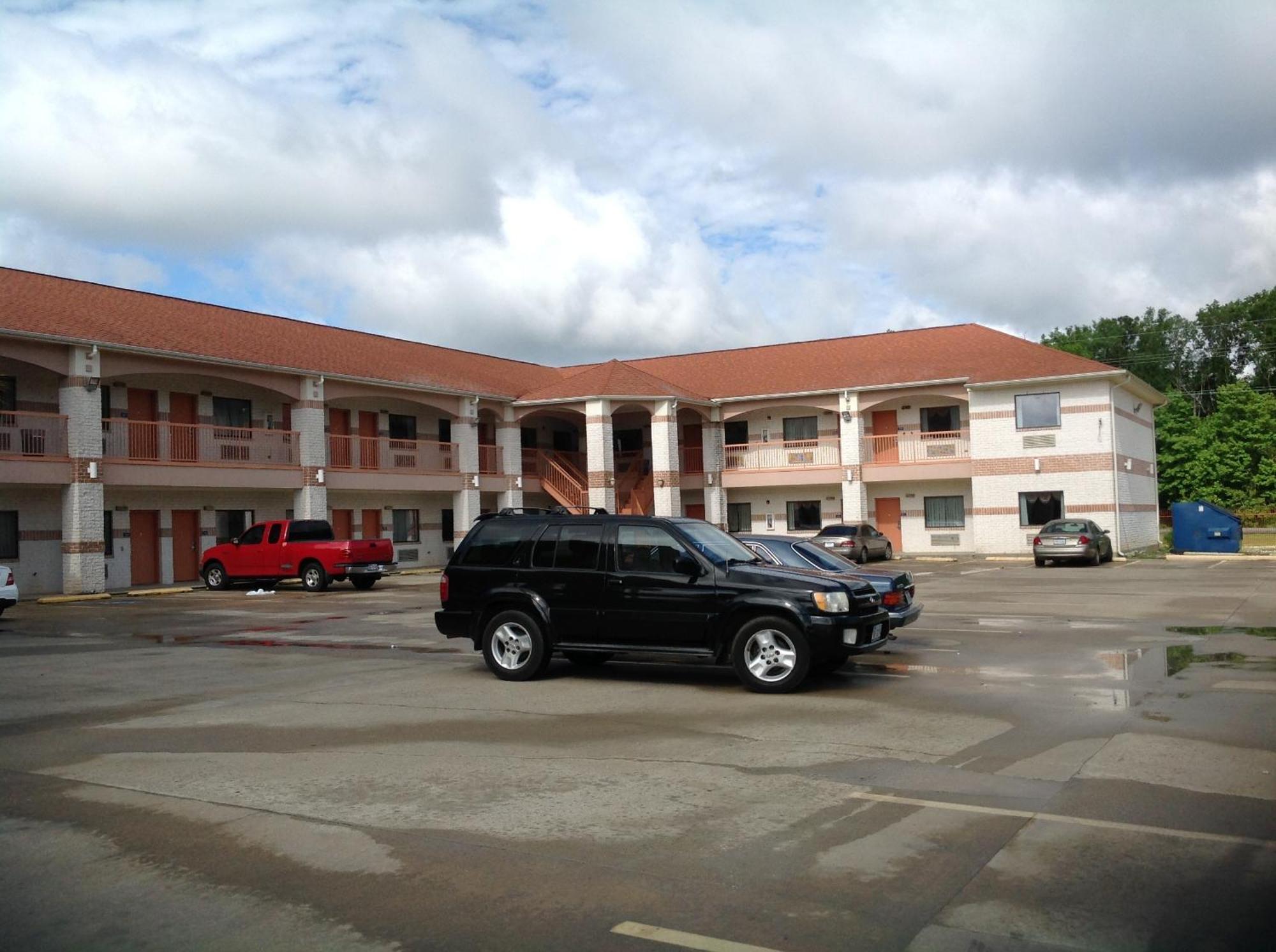 Executive Inn & Suites Shepherd Exterior photo