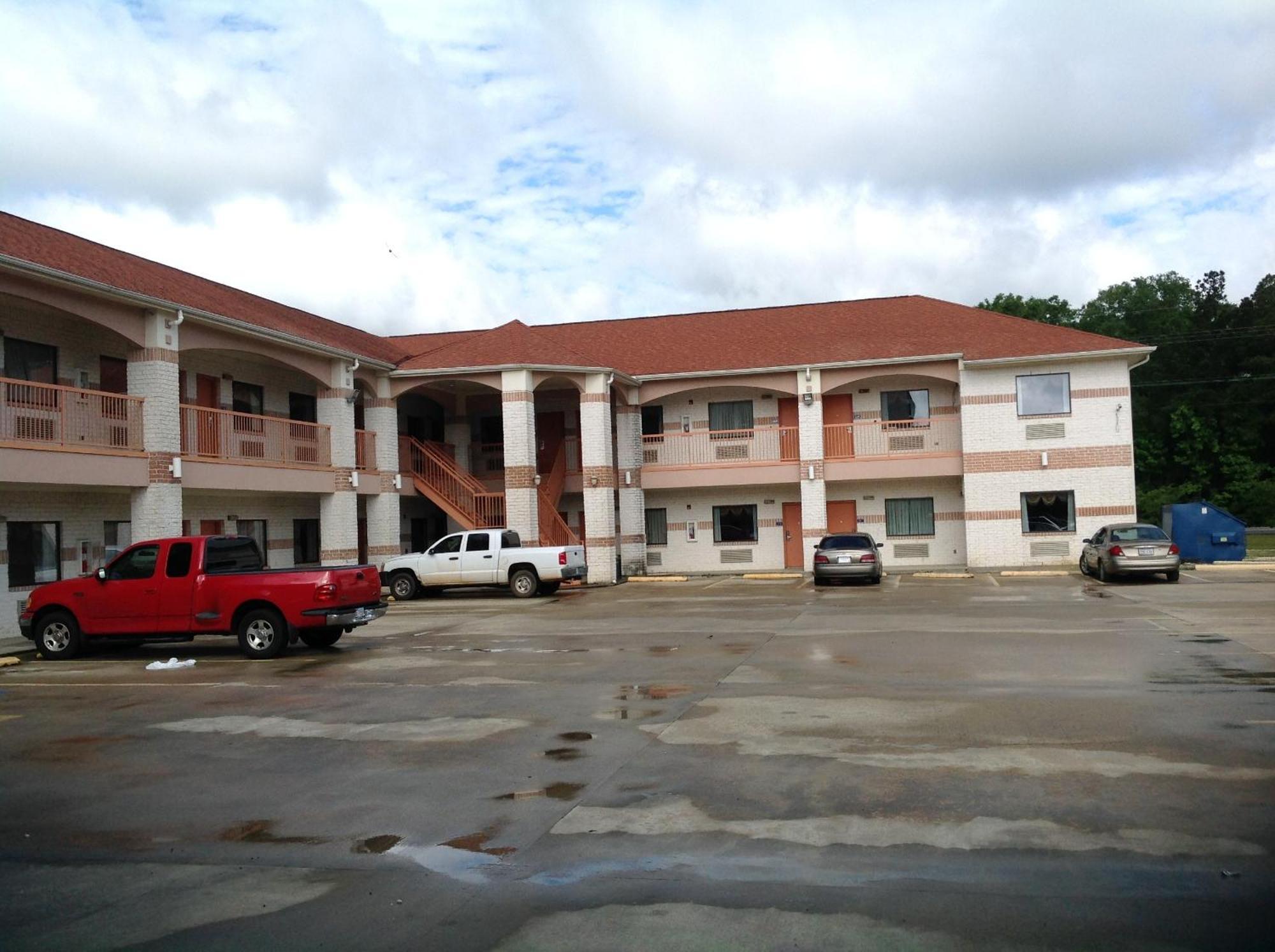 Executive Inn & Suites Shepherd Exterior photo