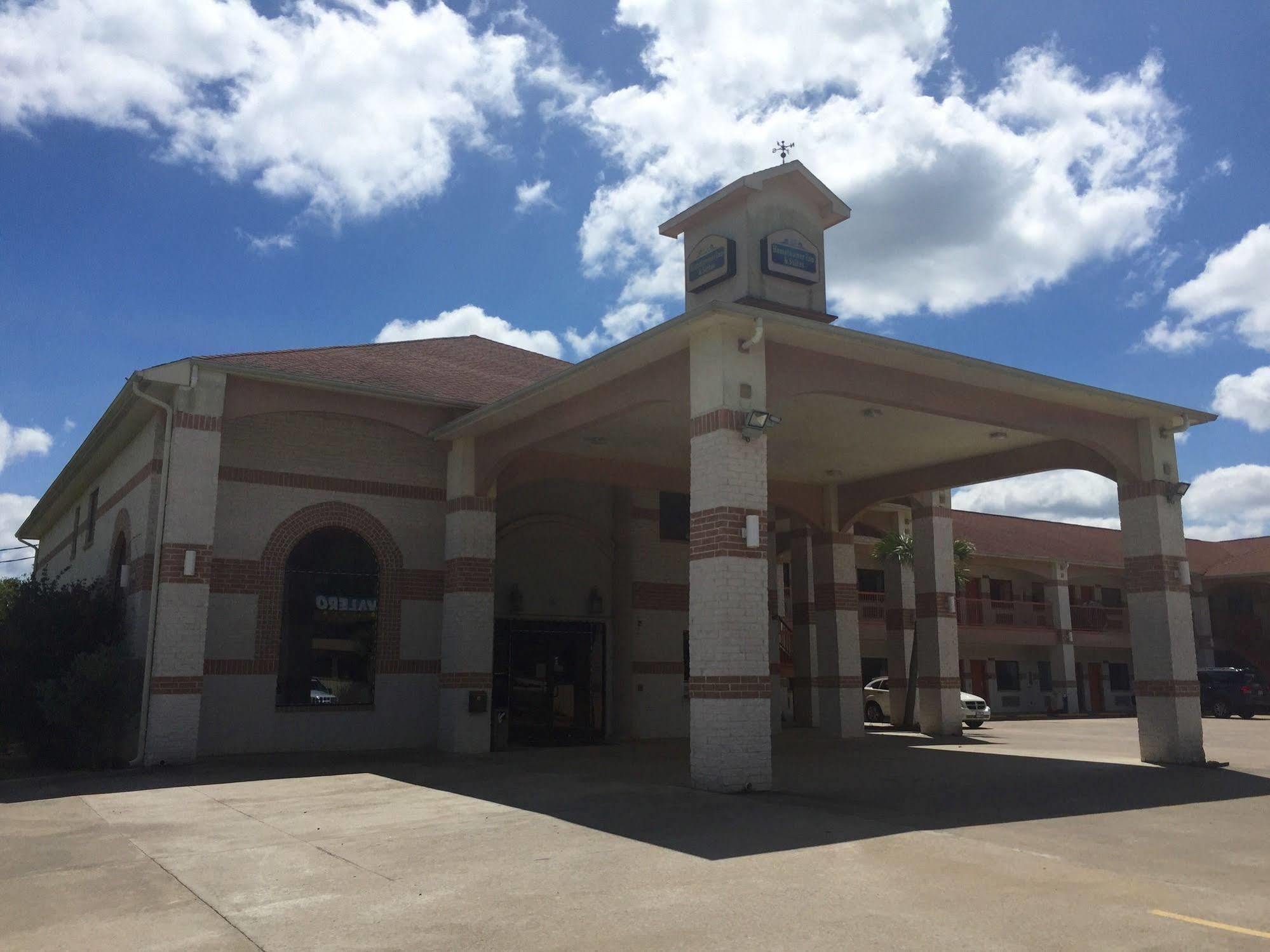 Executive Inn & Suites Shepherd Exterior photo